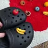 Encantos para Zapatos Creativos con Tema de Comida de Frutas Simuladas para Crocs de Manzana y Plátano, Accesorios de Hebilla Decorativa Desmontables Simples de Nicho