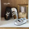 Zapatos de Cuero para Niñas Estilo Nuevo Otoño 2026 Estilo Coreano Lazo de Perla Punta Redonda Suela Suave Zapatos de Bebé