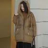 Chamarra de plumas con capucha para mujer de talla grande transfronteriza, moda de invierno 2026, abrigo retro de longitud media engrosado de plumón de pato blanco