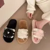 Nuevas pantuflas peludas de felpa gruesa con estampado floral, dulces y cómodas, para mujer, para uso en casa y al aire libre 2026