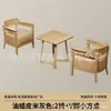 Juego de mesa y sillas casual, una mesa y dos sillas, juego de tres piezas, sillón individual pequeño para balcón, adecuado para casa de huéspedes y hotel, en estilo madera natural