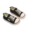 Tênis de lona infantil em cores doces, sapatilhas slip-on para meninas, novos tênis de verão 2026 para meninos, sapatos casuais infantis de sola macia