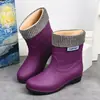 Nuevas botas de lluvia de moda Botas de lluvia cálidas de media pantorrilla para mujer zapatos de agua antideslizantes zapatos de goma para trabajar botas de agua acolchadas de algodón para adultos cubrezapatos