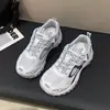Zapatos de papá casuales, de moda, ligeros, de suela gruesa, nuevos, transpirables para mujer, zapatillas de entrenamiento alemanas, de malla deportiva de verano, versátiles para 2026