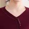 Blusa de tricô bordada para o outono da mãe, camiseta de manga longa estilo novo para mulheres de meia-idade e idosas, blusa básica, suéter para mulheres