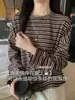 Camiseta de manga longa com gola redonda, estilo despojado, blocos de cores retrô e listras, cuidadosamente selecionada para mulheres, top para outono e inverno, camada base de manga longa