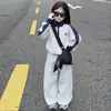Conjunto de Dos Piezas de Sudadera de Moda con Bloques de Color para Niña y Pantalones Sueltos Conjunto de Sudadera con Media Cremallera y Cuello Alto para Niños de Primavera