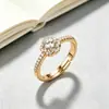 Anillo de diamante simulado transfronterizo para mujer, ramo de novia, incrustación de circonita, cobre chapado en oro, joyería de anillo popular, venta al por mayor de fábrica