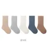 2026 Calcetines para Bebés y Niños Otoño Invierno 7A Antibacterianos Resistentes al Olor Color Sólido Media Pantorrilla Sin Costuras Transpirables Calcetines Deportivos para Niños Venta al por Mayor