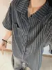 Camisa de Manga Corta con Solapa Gris Patrón Espiga para Hombres y Mujeres, Estilo Veraniego Old Money Cleanfit Holgada Casual Camisa de Pareja