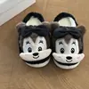Pantufas fofas de pelúcia estilo cartoon para mulheres, para outono e inverno, antiderrapantes para uso doméstico, pantufas de algodão com sola grossa para meninas