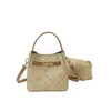 Bolso tipo cubo Kouhua para mujer 2026 Nuevo Verano Lujo Ligero Diseño de nicho Moda de alta gama Versátil Bolso de mano Transfronterizo