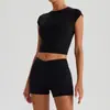 Conjunto de Sutiã Esportivo de Manga Curta com Gola Halter e Bolso para Corrida e Yoga Calça Longa e Curta para Mulheres