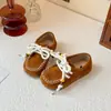 Sapatos單 de menina da moda, nova coleção primavera/outono 2026, sapatos infantis de cadarço, slip-on com sola macia, versáteis para uso ao ar livre, estilo boho