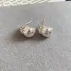 Pendientes Ovalados Minimalistas Flor de Gota de Agua de Aguja Plateada, Pendientes de Moda y Únicos con un Diseño de Nicho que Son Versátiles y Elegantes