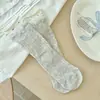 Calcetines Plisados Estilo Miu y Ballet con Pequeños Lazos Florales Combinados con Zapatos Pequeños de Cuero, Calcetines de Media Pantorrilla para Mujer, Estilo Fino Primavera/Verano