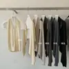 Conjunto de duas peças Y.JIA estilo coreano casual: colete sem mangas de gola alta com amarração no pescoço de abotoamento simples + cardigã de tricô para mulheres 399