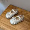 Sapatos Pequenos de Couro para Meninas 2026 Primavera/Outono Novo Estilo Versão Coreana Sapatos Versáteis com Laço de Princesa Solado Macio Sapatos Casuais Simples Mocassins