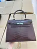 Bolsa Kelly Estilo Crocodilo Retrô Europeia e Americana, Bolsa Feminina de Ombro Único Transversal de Alta Qualidade, Bolsa de Mão da Moda Leve de Luxo para Mulheres Venda por Atacado