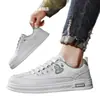 Zapatillas para hombre Warrior, nuevos zapatos blancos slip-on de otoño 2026, zapatos casuales deportivos para hombre, talla M para hombre