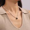 Collar sencillo y fresco con colgante de circonita y corazón de melocotón estilo Hepburn, de acero de titanio y chapado en oro, con diseño de perla de imitación.