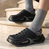 Sandalias perforadas de suela gruesa para hombre para verano, sandalias cerradas antideslizantes de EVA, zapatos de playa transpirables, zapatos para exteriores, a la moda