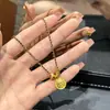 Libro Rojo Pequeño Mismo Estilo Amarillo Dios de la Riqueza Cuerda Trenzada Oro Roto Oro Negro Collar para Mujer Estilo Chino Nuevo Antiguo Colgante Redondo Dios de la Riqueza