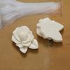 Acrílico mate esmerilado Camelia amor rosa parche DIY horquilla aretes para el cabello Accesorios Venta al por mayor