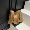 Bolso de Mujer Transfronterizo 2025 Otoño e Invierno Nuevo Remache Metálico Un Hombro Casual Bolso Sobaco Trabajo Desplazamiento Bolso Tote