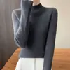 Suéter de tricô feminino com gola alta meia para outono e inverno, de manga longa, gola alta, canelado, slim fit, suéter versátil para usar como base