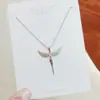 2026 Nuevo Color-Preservante Extra Largo Collar al por Mayor Nicho Versátil Hoja Mariposa Ángel Colgante Cadena Clavícula Joyería para Mujeres