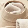 Suéter de cuello medio para hombre para otoño e invierno, camisa base de punto versátil de corte ajustado, top de cuello medio, ropa para hombre moderna y duradera