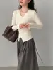 Blusa de Tricô Fina Jiangzuo, Camada Base, Gola V Francesa, Renda na Cintura, Modeladora, com Toque Elegante e de Alta Qualidade para Primavera C87