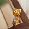 Atmósfera de otoño e invierno simulación anillo de diamante amarillo anillo de azúcar