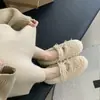 Zapatos peludos redondos y blancos dulces para mujer, perfectos para usar al aire libre en invierno, con forro de felpa añadido para abrigar y una cómoda suela de algodón.