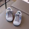 Zapatos Infantiles Puntera de Concha Zapatos de Tabla 2026 Otoño Nuevo Superficie de Cuero Zapatos de Entrenamiento Alemanes para Niños Zapatos Deportivos de Moda para Niñas
