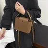 Bolsas Femininas Transfronteiriças 2025 Novo Estilo Bolsa de Mão Simples em Forma de V Bolsa Feminina Moda Ins Bolsa Feminina Versátil Bolsa de Ombro Único Transversal