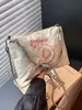 Bolsa de Mão Gato com Bordado Pesado Bolsa Tote de Nylon para Mulheres Estilo Japonês Passeio Casual Deslocamento Transversal Versátil Bolsa de Ombro