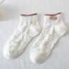 Calcetines de mujer 2023 nuevos calcetines bajos de malla transpirable calcetines blancos puros calcetines bajos primavera y verano oso de dibujos animados universidad mayoreo