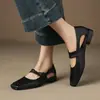 Sapatos femininos vazados estilo francês, novo modelo verão 2026, slip-ons versáteis de sola macia para combinar com saias, sapatos Mary Jane de couro