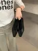 Sapatos Mary Jane rasos elegantes estilo francês com bico quadrado pequeno para mulheres, novo modelo 2026, couro macio, sola macia, adequados para o trajeto