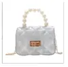 Bolsa de Gelatina Comércio Exterior Atacado Bolsa Infantil Feminina 2025 Novo Estilo Bolsa de Mão com Corrente e Pérolas Mini Bolsa de Mão Acolchoada