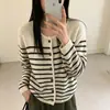 Suéter Cárdigan Peludo Rayado de Cuello Redondo Miel Oso para Mujer 2026 Otoño Invierno Nuevo Suave Pegajoso Manga Larga Tejido Prendas de Abrigo Top