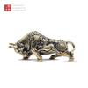 Llavero Colgante Zodiaco Buey de Latón 3D con Patrones Grabados para Riqueza y Seguridad, Pequeño Regalo Zodiaco Buey