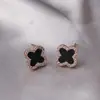 Aretes de Trébol de Cuatro Hojas de Aguja Plateada para Mujer, Circonita, Fáciles y de Alta Gama, Diseño Versátil para el Día a Día, Aretes para Perforación de Oreja de Estudiante