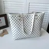 Bolsa de Mão Fofa com Bolinhas na Axila Feminina Grande Capacidade Estilo Coreano Versátil Bolsa Tote Moda Nicho Bolsa de Ombro Transversal