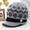 Gorro de punto de otoño e invierno para madre de mediana edad y anciana, cálido para mujer, con felpa adicional, protección contra el frío, gorro de lana para señora mayor, gorro de algodón con protección para las orejas de la abuela