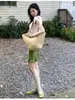 Falda satinada de acetato verde para mujer, falda corta bodycon de línea A para verano, impresionante atuendo OOTD de principios de verano