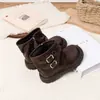 Botas estilo Martin para meninas, nova coleção outono 2026, botinhas estilosas e da moda, botas de couro de cano médio estilo britânico retrô para crianças