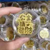 9992Mg El Dinero Importa Más Gato de la Fortuna Dios de la Riqueza Pegatina Dorada para Teléfono Soporta Venta al por Mayor y Personalización de Mercancía de Celebridades